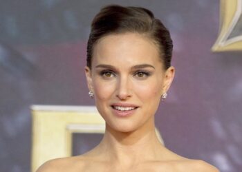 تضامنًا مع غزّة رفضت المُشاركة بحفلٍ بالكيان.. نجمة هوليوود الإسرائيليّة الأمريكيّة ناتالي بورتمان تُهاجِم الإحتلال لسلبه أراضي الفلسطينيين وترفض الظلم بحقّهم