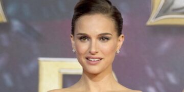 تضامنًا مع غزّة رفضت المُشاركة بحفلٍ بالكيان.. نجمة هوليوود الإسرائيليّة الأمريكيّة ناتالي بورتمان تُهاجِم الإحتلال لسلبه أراضي الفلسطينيين وترفض الظلم بحقّهم