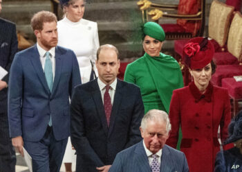 الأمير هاري في مقابلة تلفزيوينة: لم تكن هناك حاجة على الإطلاق إلى أن تكون العلاقة المضطربة مع العائلة المالكة في بريطانيا على هذا النحو.. لم يظهروا أي استعداد للمصالحة.. أريد استعادة والدي وشقيقي