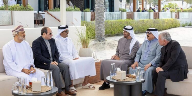 محمد بن زايد يستضيف لقاءً أخوياً تشاورياً مع عدد من قادة دول مجلس التعاون والأردن ومصر