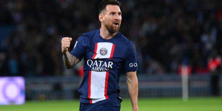 نظير تجديد عقده.. باريس سان جيرمان يغري ميسي براتب كبير