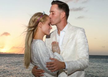 باريس هيلتون تستقبل مولودها الأول عن طريق أم بديلة …!!!!!!