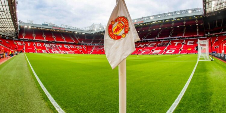 بلومبرغ: صندوق قطري يستهدف شراء يونايتد أو ليفربول أو توتنهام