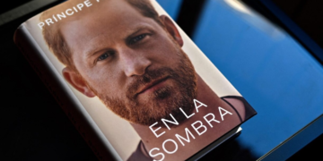 من هو الكاتب “الخفي” الذي صاغ مذكرات الأمير هاري ؟؟