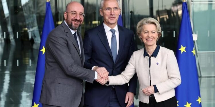 الناتو والإتحاد الأوروبي يوقعان إتفاقية جديدة لمواجهة روسيا والصين وسيواصلان دعم أوكرانيا في مواجهة العملية العسكرية الروسية