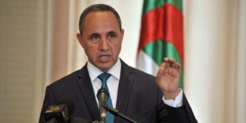 المرشح الرئاسي الجزائري السابق عزّ الدين ميهوبي يعلن إعتزاله العمل السياسي والحزبي
