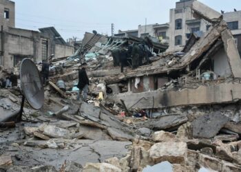 مع إرتفاع حصيلة ضحايا الزلزال في سورية.. إزدياد وتيرة الدعوات لرفع الحصار عن سورية.. ودول عربية تبادر بكسر الحصار وإرسال المساعدات