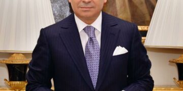 نائب رئيس مجموعة مستشفيات ” سان دوناتو ” San Donato الإيطالية يقدم مساعدات إغاثة لسوريا