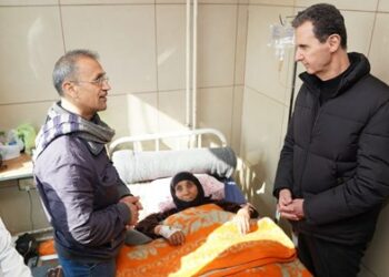 الرئيس الأسد وزوجته يزوران جرحى الزلزال في حلب