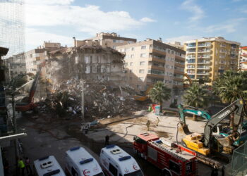 مئات القتلى والجرحى جراء زلزال مُدمر ضرب تركيا وسوريا.. أردوغان يرفع درجة التأهب والاسد يترأس إجتماعاً طارئاً لمجلس الوزراء لبحث ألأضرار…