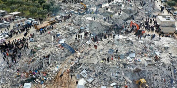 بوتين تحدث مع الأسد وأردوغان.. ورجال إنقاذ روس يسافرون إلى سوريا وتركيا بعد زلزال مدمر