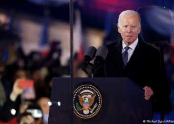 قبيل الذكرى الأولى لبدء الاجتياح الروسي لأوكرانيا.. بايدن في وارسو: حلف شمال الأطلسي “أقوى من أي وقت مضى”.. وأمريكا ستستضيف قمة “الناتو” العام المقبل