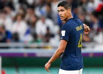 فاران يلتحق ببنزيمة ولوريس ويعلن إعتزاله اللعب الدولي