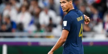 فاران يلتحق ببنزيمة ولوريس ويعلن إعتزاله اللعب الدولي