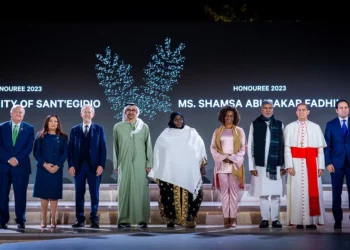 عبدالله بن زايد يشهد حفل تكريم الفائزين بجائزة زايد للأخوة