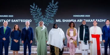 عبدالله بن زايد يشهد حفل تكريم الفائزين بجائزة زايد للأخوة