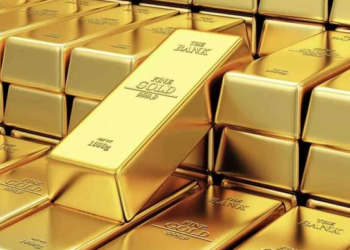 الذهب يهبط لأدنى مستوى له منذ أربعة أسابيع مع إتجاه الدولار نحو الإرتفاع