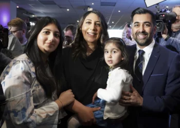 حمزة يوسف أول مسلم يفوز برئاسة وزراء اسكتلندا