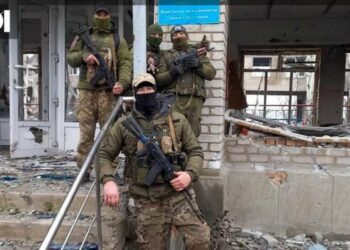 “فاغنر” تؤكد محاصرة بلدة “باخموت” بعد قتال عنيف وتدعو زيلينسكي لسحب قواته.. وروسيا لن تفرض الأحكام العرفية في مناطق حدودية مع أوكرانيا بعد الإقتحام