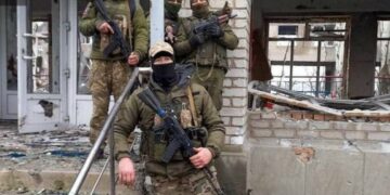 “فاغنر” تؤكد محاصرة بلدة “باخموت” بعد قتال عنيف وتدعو زيلينسكي لسحب قواته.. وروسيا لن تفرض الأحكام العرفية في مناطق حدودية مع أوكرانيا بعد الإقتحام