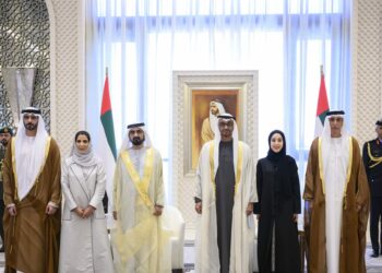 الإمارات .. رئيس الدولة ونائبه يشهدان أداء وزراء جدد بالحكومة اليمين القانونية