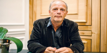 رئيس المدرسة العليا للصحافة والتواصل والعلاقات الدولية ESJ بباريسجيوم جوبان : نجحنا في تأسيس برنامج “ماجستير إعلام وعلاقات دولية بالعربي عن بعد ” لأول مرةبفرنسا تلبية لرغبة الطلاب من دول Mena