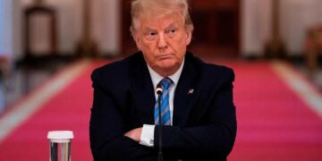 أمريكا.. ترامب وعائلته يواجهون إتهامات بإخفاء 100 هدية ..!!!