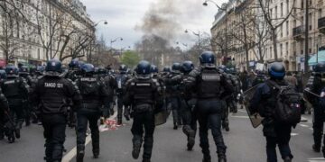 فرنسا.. تصاعد الإحتجاجات ضد تعديل نظام التقاعد