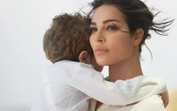 هدية من ميسي للفنانة نادين نجيم