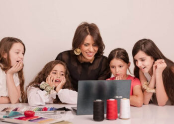 مصممة أزياء تشق طريقها نحو العالمية صابرين أبو سليم: بصمتي وهدفي أن أجعل من الطفل مصمم مبدع مع فكر ورؤية