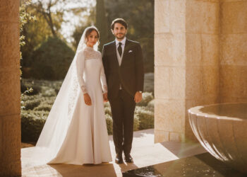 عُرسٌ تابعه الملايين وبأبسط الإحتفالات.. زواج الأميرة إيمان بنت عبدالله الثاني تم في “منزل والدها” والشّقيقان حسين وهاشم وقّعا كشاهدين على عقد كتبه “إمام الحضرة الهاشمية”وأبرز الحضور إنتصار السيسي والشيخة آلِ الصباح وبعض أُمراء الخليج