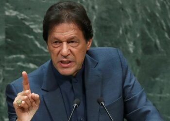 عمران خان يُهدّد بردود فعل على مُستوى باكستان حالة إعتقاله أو قتله.. والشرطة تقتحم منزله أثناء مُثوله أمام القضاء وإجراءت أمن مُكثّفة