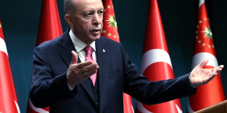 أردوغان يوقع مرسوما بتقديم الانتخابات الرئاسية إلى 14 مايو