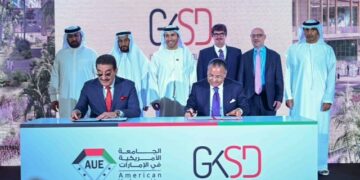 رجل الأعمال كمال الغريبي رئيس شركة GKSD الدولية القابضة للإستثمار يوقع إتفاقية مع الجامعة الأمريكية بدبي