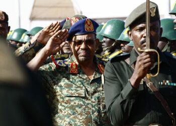 تطورات الأحداث الساخنة في السودان.. الجيش يرفض الحوار مع قوات “الدعم السريع” قبل حلها وحميدتي يؤكد أن المعركة مع الجيش السوداني مستمرة