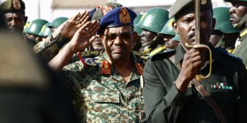 تطورات الأحداث الساخنة في السودان.. الجيش يرفض الحوار مع قوات “الدعم السريع” قبل حلها وحميدتي يؤكد أن المعركة مع الجيش السوداني مستمرة