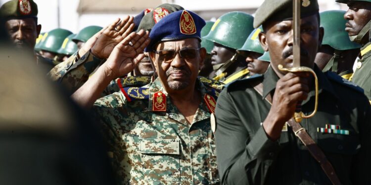 تطورات الأحداث الساخنة في السودان.. الجيش يرفض الحوار مع قوات “الدعم السريع” قبل حلها وحميدتي يؤكد أن المعركة مع الجيش السوداني مستمرة