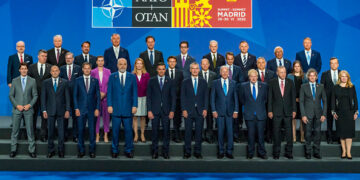 حلف شمال الاطلسي يصعد من لهجته تجاه الصين ويحذرها من تسليح روسيا ويدعو إلى تعزيز الإنفاق الدفاعي