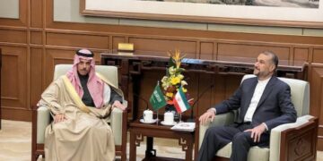 بعد سنوات من التوتر.. إيران والسعودية يقطعان شوطًا هامًا في إستعادة العلاقات بعقد لقاءٍ نادرٍ في العاصمة الصينية وإتفاق على فتح السفارات بين البلدين