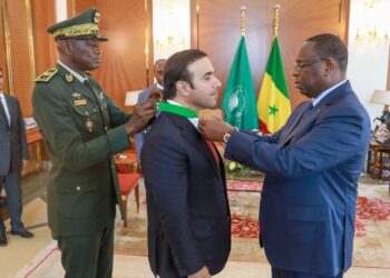 الرئيس السنغالي يمنح أحمد الريسي وسام “الأسد الوطني”برتبة القائد