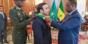 الرئيس السنغالي يمنح أحمد الريسي وسام “الأسد الوطني”برتبة القائد