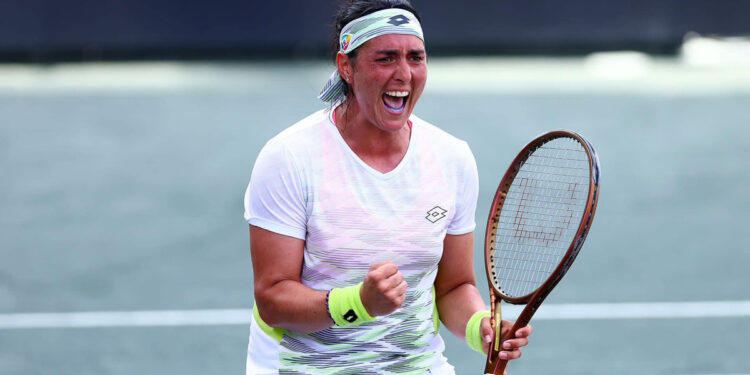 تنس: التونسية أنس جابر تتوج بلقب دورة “شارلستون” الأمريكية