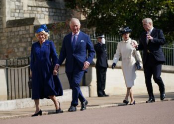 العائلة المالكة البريطانية تحتفل بأول ” عيد القيامة ” في عهد الملك تشارلز