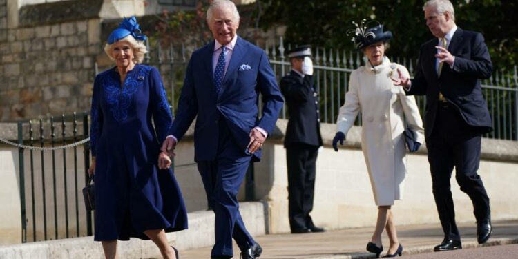العائلة المالكة البريطانية تحتفل بأول ” عيد القيامة ” في عهد الملك تشارلز