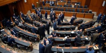 برلمان لبنان يؤجل الإنتخابات البلدية والإختيارية لمدة عام
