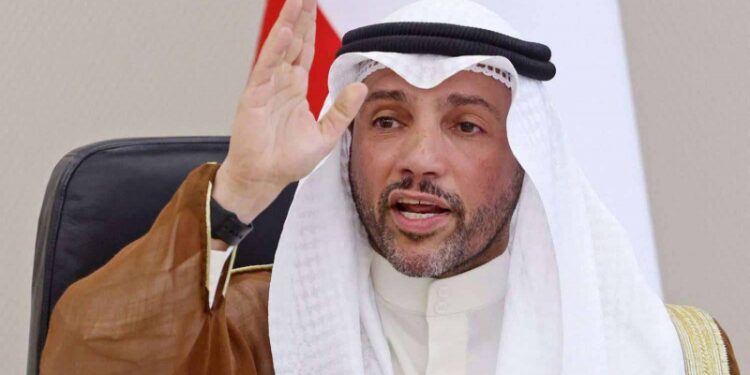 مرزوق الغانم يُهاجم نجل أمير الكويت ورئيس وزرائها ويعتبر وجوده في منصبه خطرًا على البلد