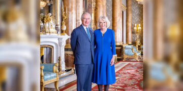 قصر بكنغهام ينشر صورة جديدة للملك تشارلز والملكة القرينة