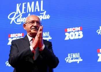 رفض الإستسلام والإعتراف بالهزيمة.. المرشح أوغلو أمام أنصاره : هذه أكثر إنتخابات غير عادلة منذ سنوات وهناك صعوبات تنتظر تركيا