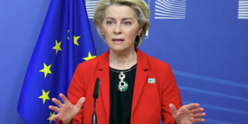 رئيسة المفوضية الأوروبية تدعو إلى مزيد من الدعم العسكري لأوكرانيا في قمة مجموعة السبع
