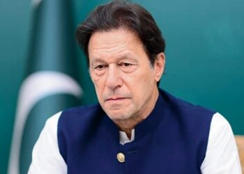 عمران خان عاد إلى مقر إقامته في لاهور
